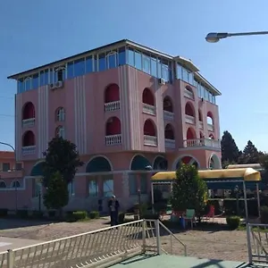 Hotel Meteor, New Shtoj