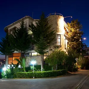 Baron 3*, Tirana Albanien